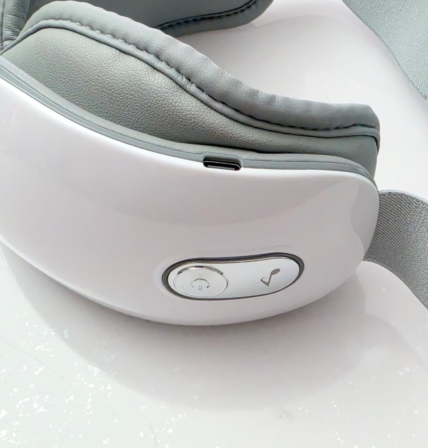 SKG Eye Massager massaggiatore occhi Bluetooth calore