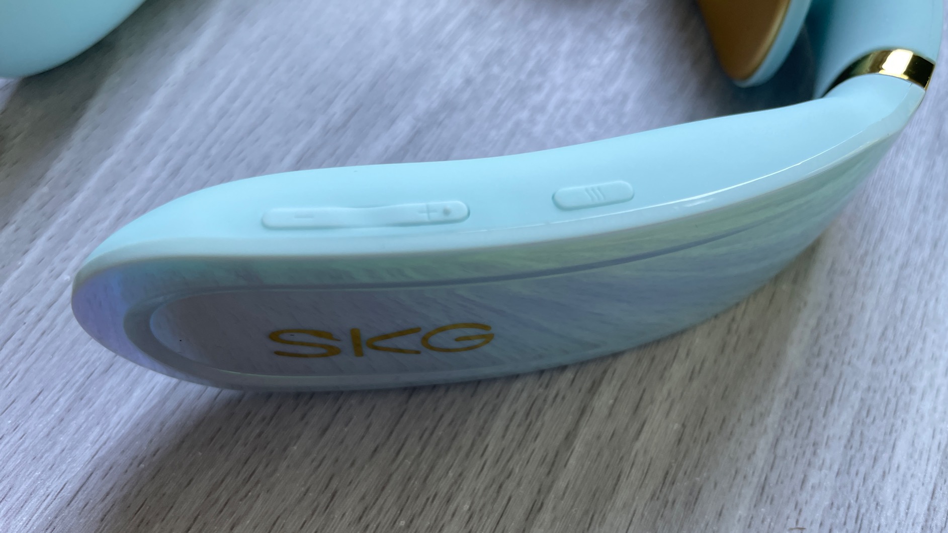 SKG K6E Massaggiatore collo impulsi con calore 43°C Blu
