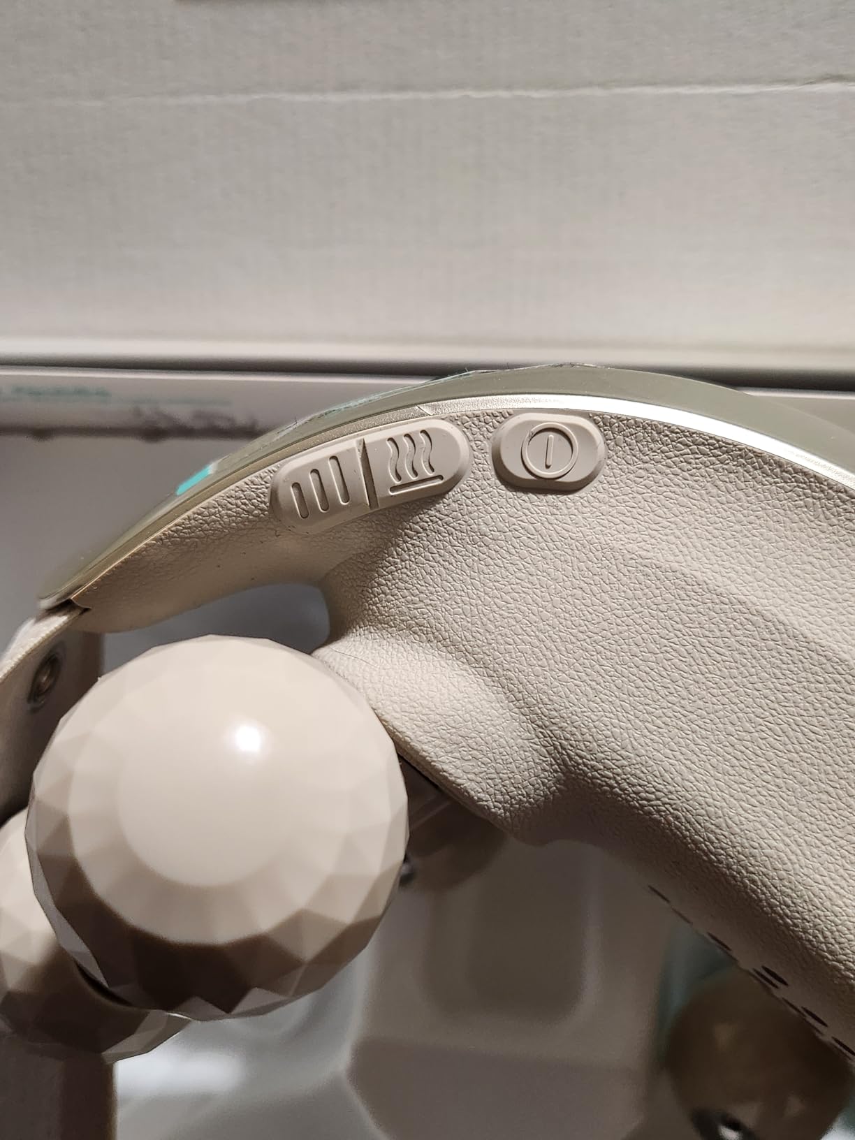 SKG H7 Ultra massaggiatore collo spalle calore bianco