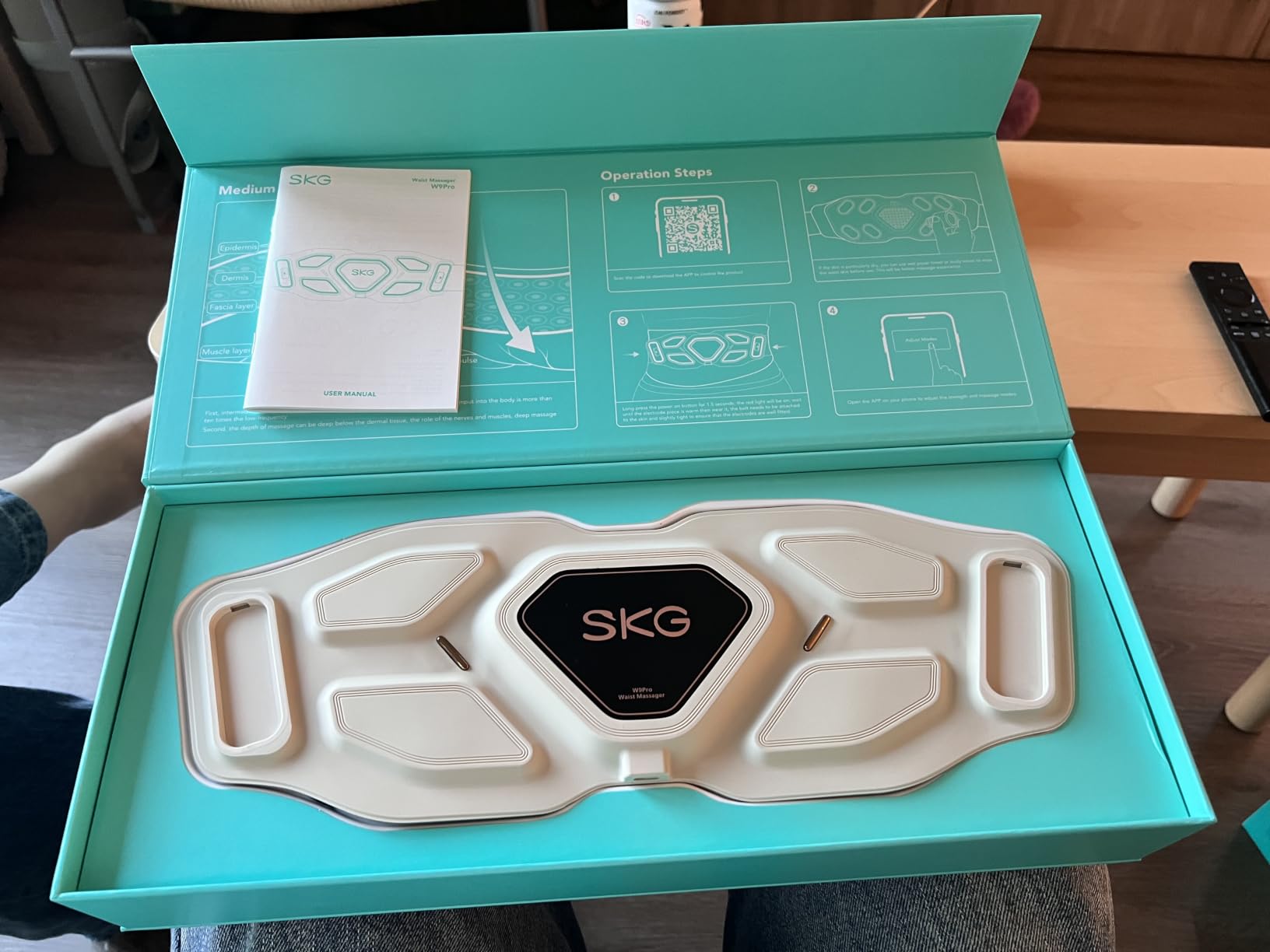 SKG W9-Pro massaggiatore schiena lombare bianco calore