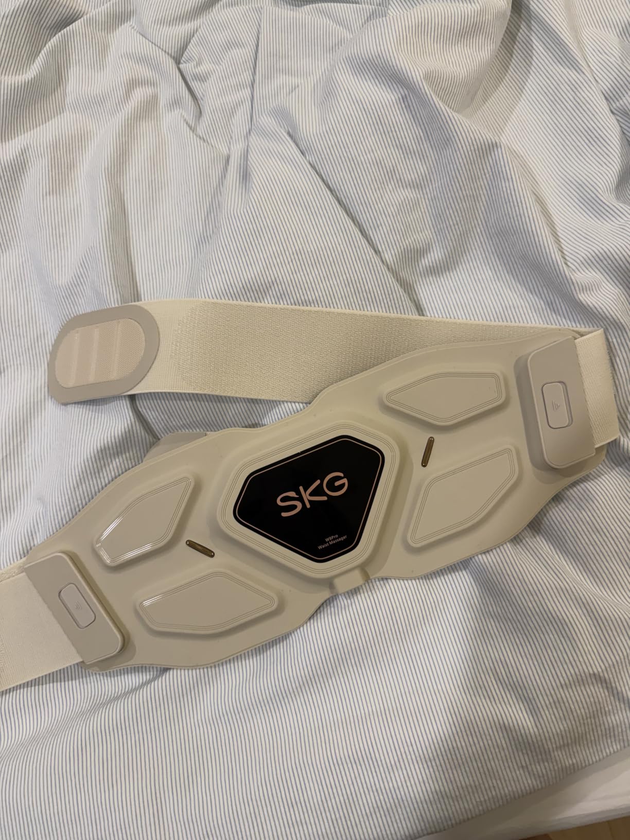 SKG W9-Pro massaggiatore schiena lombare bianco calore